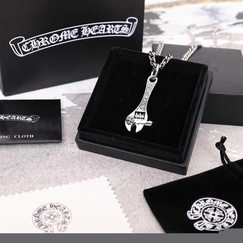Ch**me He**ts necklaces